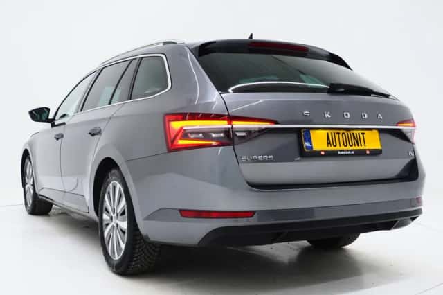 Škoda Superb (2022) thumbnail 3