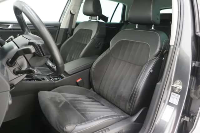 Škoda Superb (2022) thumbnail 4