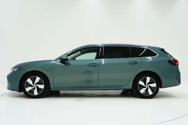 Volkswagen Passat (2025) thumbnail 2