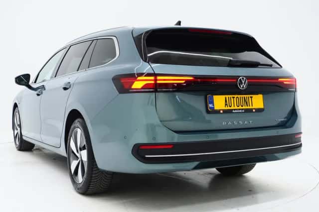 Volkswagen Passat (2025) thumbnail 3
