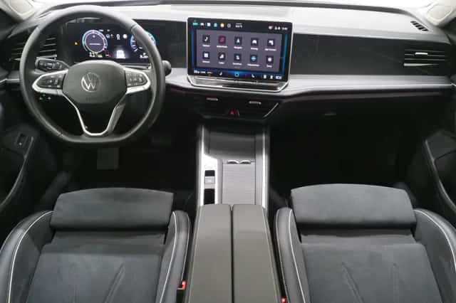 Volkswagen Passat (2025) thumbnail 5