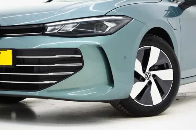 Volkswagen Passat (2025) thumbnail 6