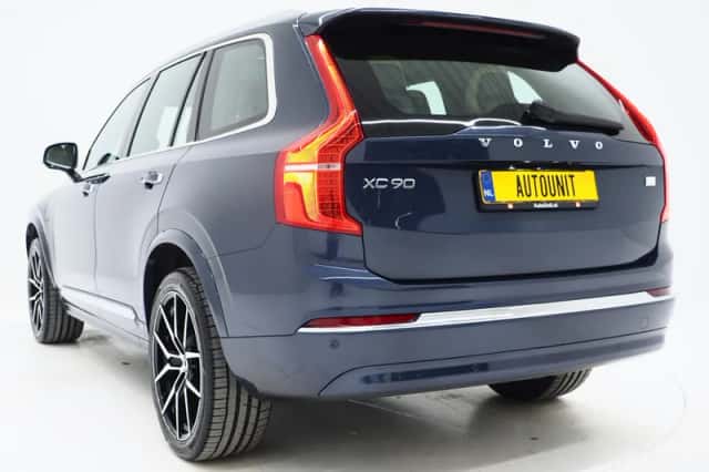 Volvo XC90 (2023) thumbnail 3