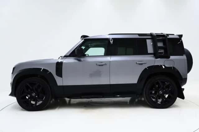 Land Rover Defender (2021) thumbnail 2