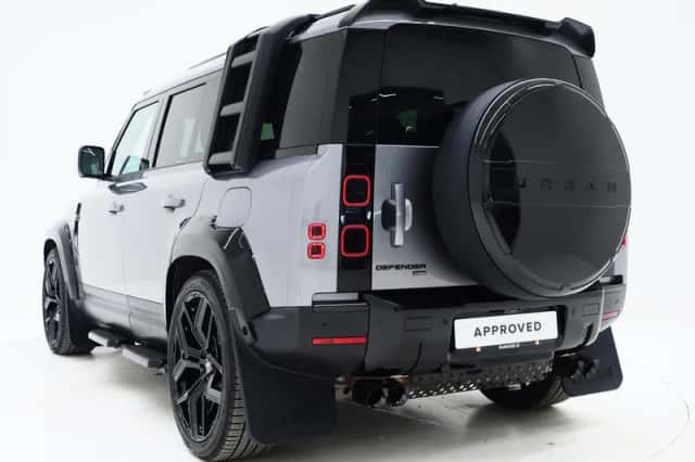 Land Rover Defender (2021) thumbnail 3