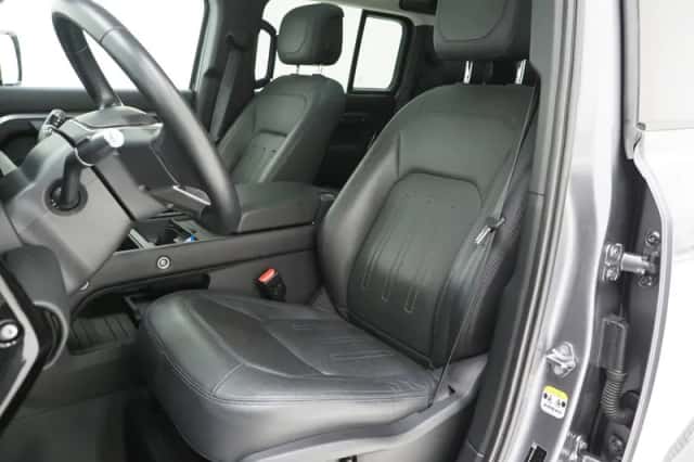 Land Rover Defender (2021) thumbnail 5
