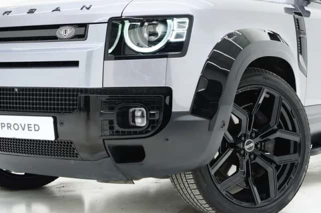 Land Rover Defender (2021) thumbnail 6