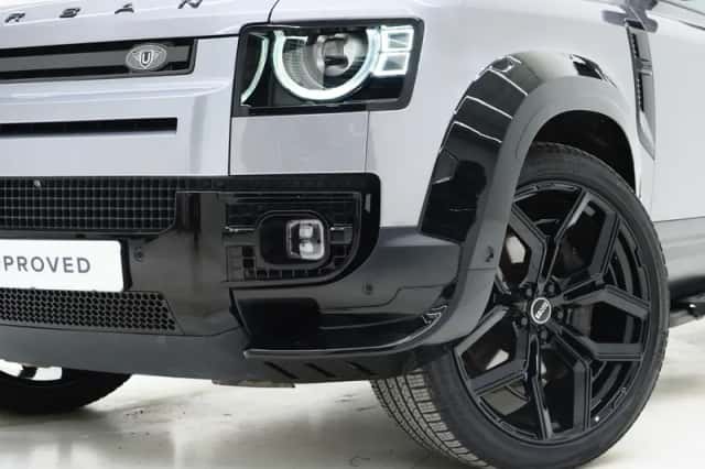 Land Rover Defender (2021) thumbnail 6