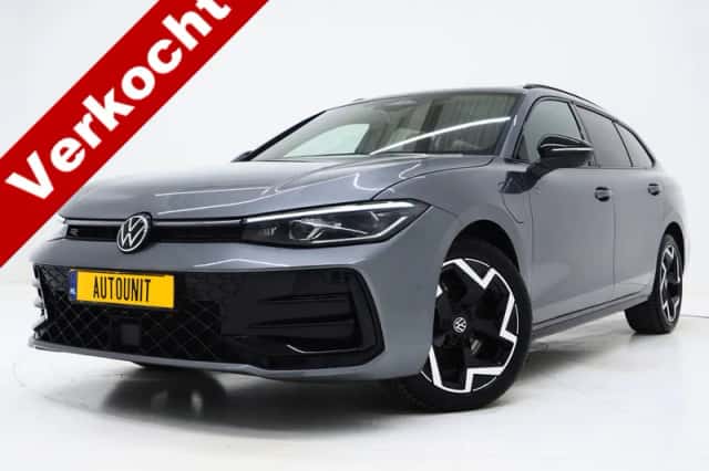 Volkswagen Passat (2025) thumbnail 1