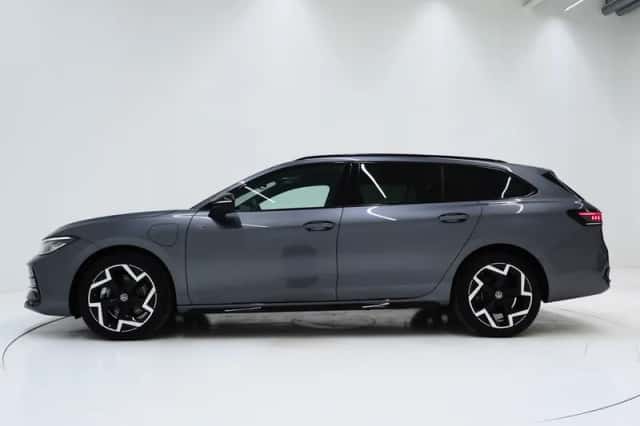 Volkswagen Passat (2025) thumbnail 2
