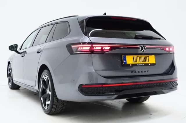 Volkswagen Passat (2025) thumbnail 3