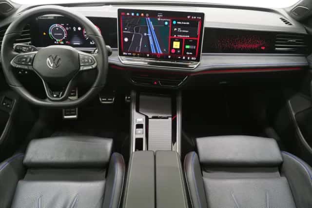 Volkswagen Passat (2025) thumbnail 5