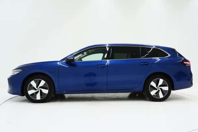 Volkswagen Passat (2025) thumbnail 2