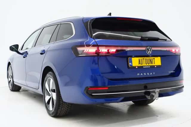 Volkswagen Passat (2025) thumbnail 3