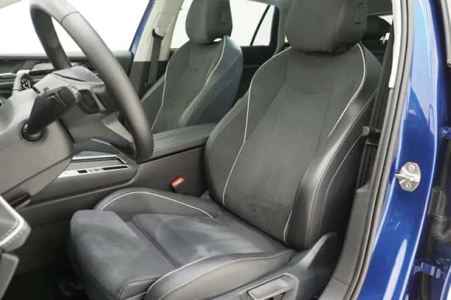Volkswagen Passat (2025) thumbnail 4
