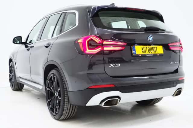 BMW X3 (2021) thumbnail 3
