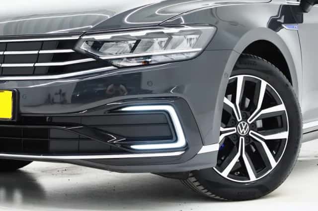 Volkswagen Passat (2021) thumbnail 6