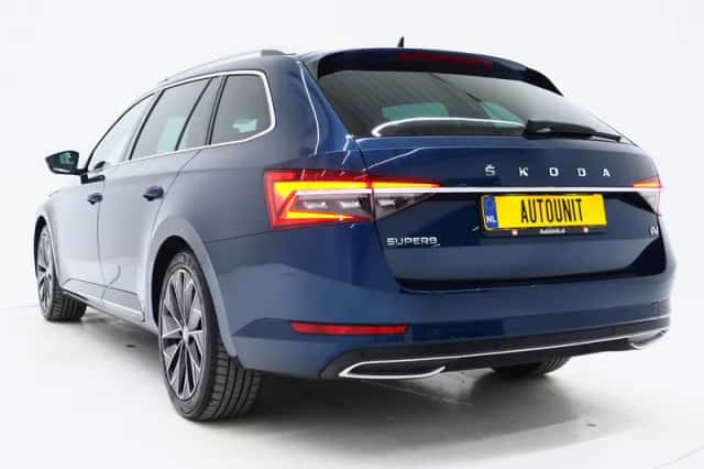 Škoda Superb (2022) thumbnail 3