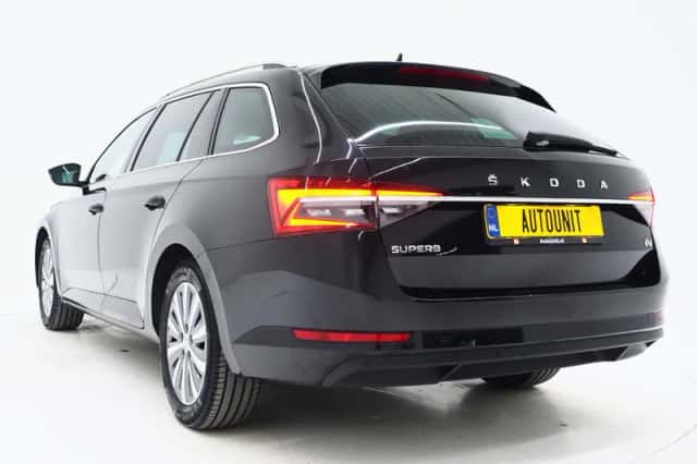 Škoda Superb (2022) thumbnail 3