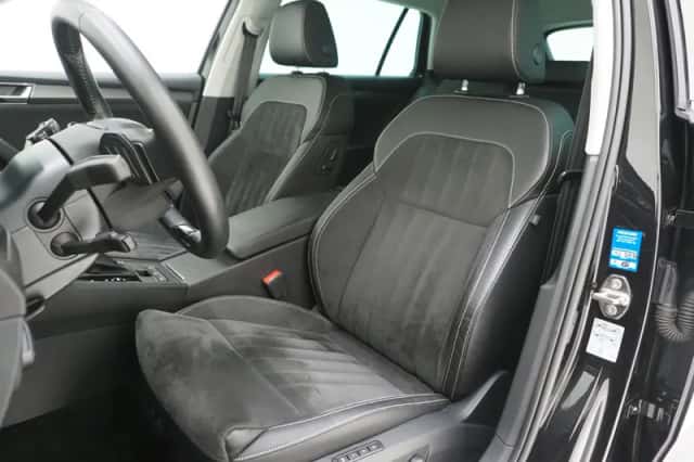 Škoda Superb (2022) thumbnail 4