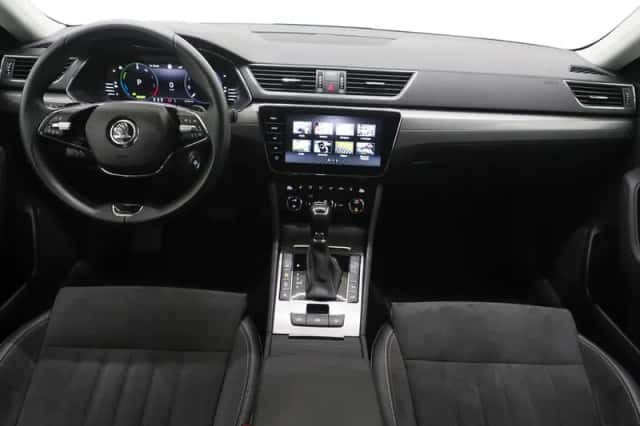 Škoda Superb (2022) thumbnail 5