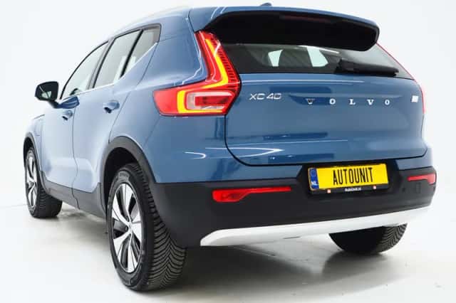 Volvo XC40 (2022) thumbnail 3