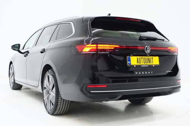 Volkswagen Passat (2025) thumbnail 3