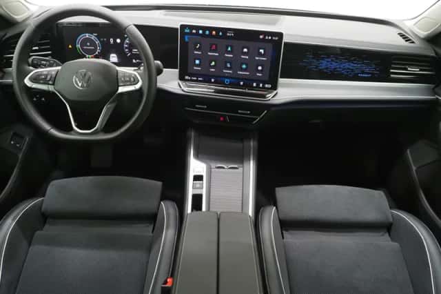 Volkswagen Passat (2025) thumbnail 5