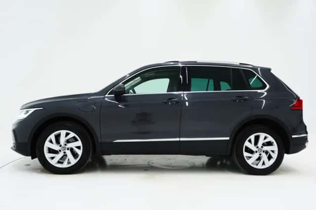Volkswagen Tiguan (2022) thumbnail 2