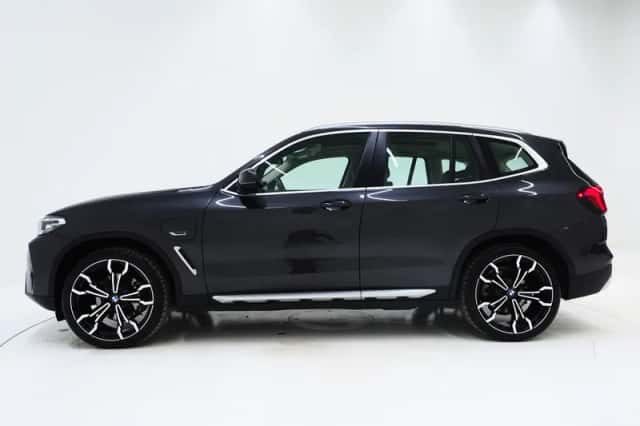 BMW X3 (2022) thumbnail 2