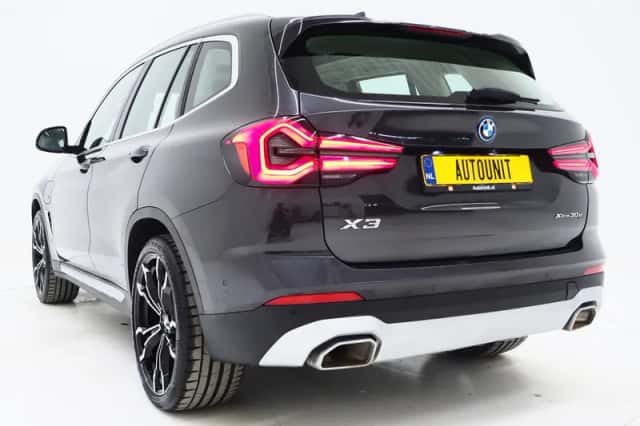 BMW X3 (2022) thumbnail 3
