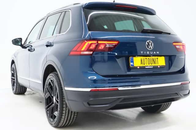 Volkswagen Tiguan (2022) thumbnail 3