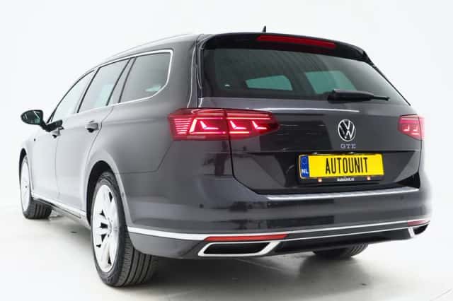 Volkswagen Passat (2023) thumbnail 3