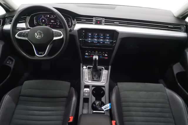 Volkswagen Passat (2023) thumbnail 5