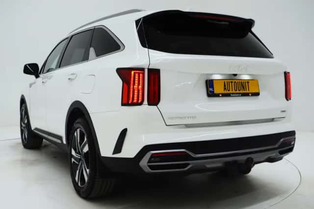 Kia Sorento (2023) thumbnail 3