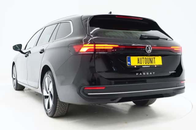Volkswagen Passat (2025) thumbnail 3