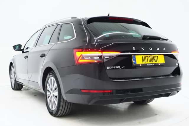 Škoda Superb (2022) thumbnail 3