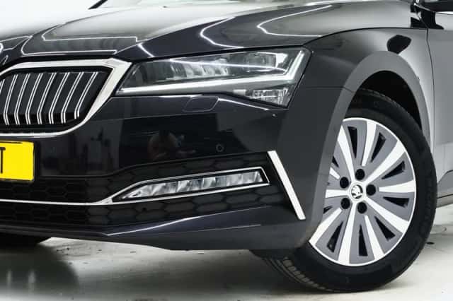Škoda Superb (2022) thumbnail 6