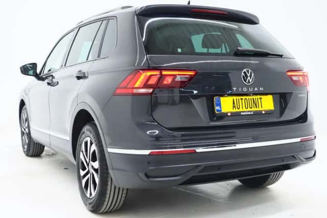 Volkswagen Tiguan (2022) thumbnail 3