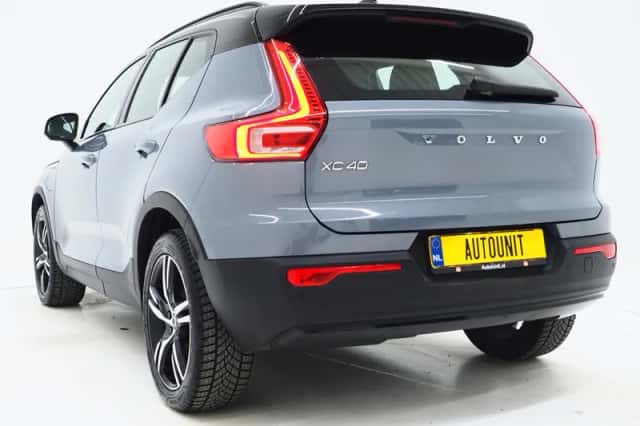 Volvo XC40 (2021) thumbnail 3