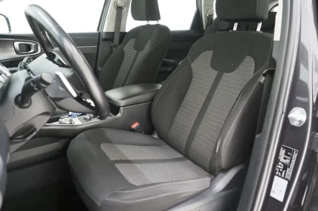 Kia Sorento (2023) thumbnail 4