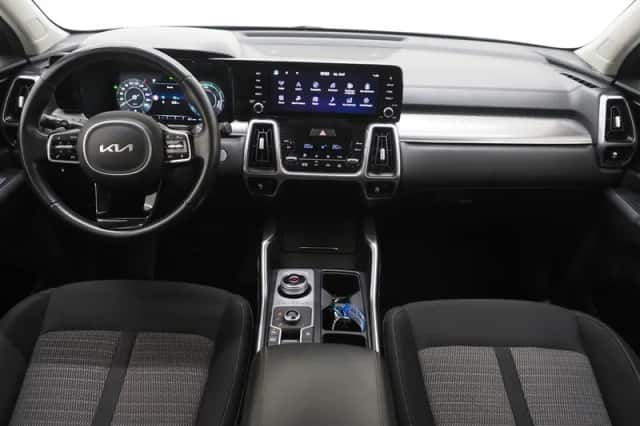 Kia Sorento (2023) thumbnail 5