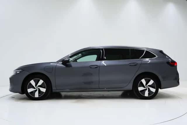 Volkswagen Passat (2025) thumbnail 2