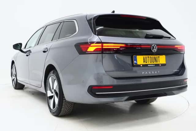 Volkswagen Passat (2025) thumbnail 3