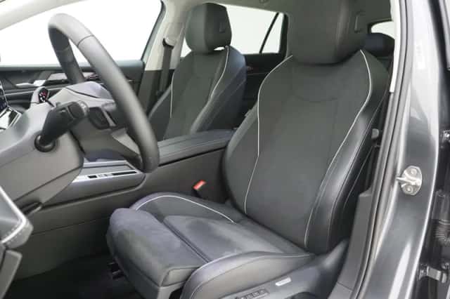 Volkswagen Passat (2025) thumbnail 4