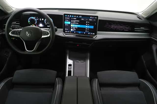 Volkswagen Passat (2025) thumbnail 5