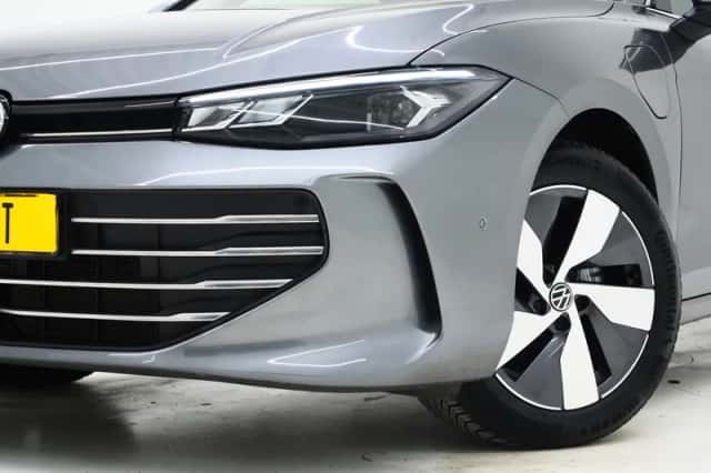 Volkswagen Passat (2025) thumbnail 6