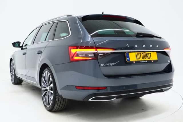 Škoda Superb (2021) thumbnail 3