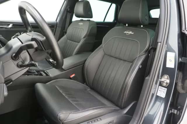 Škoda Superb (2021) thumbnail 4