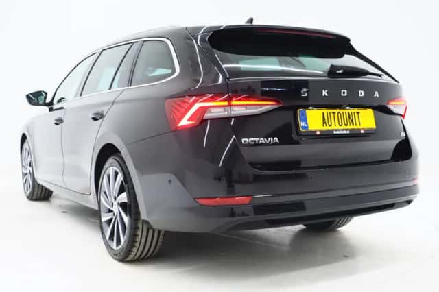 Škoda Octavia (2021) thumbnail 3